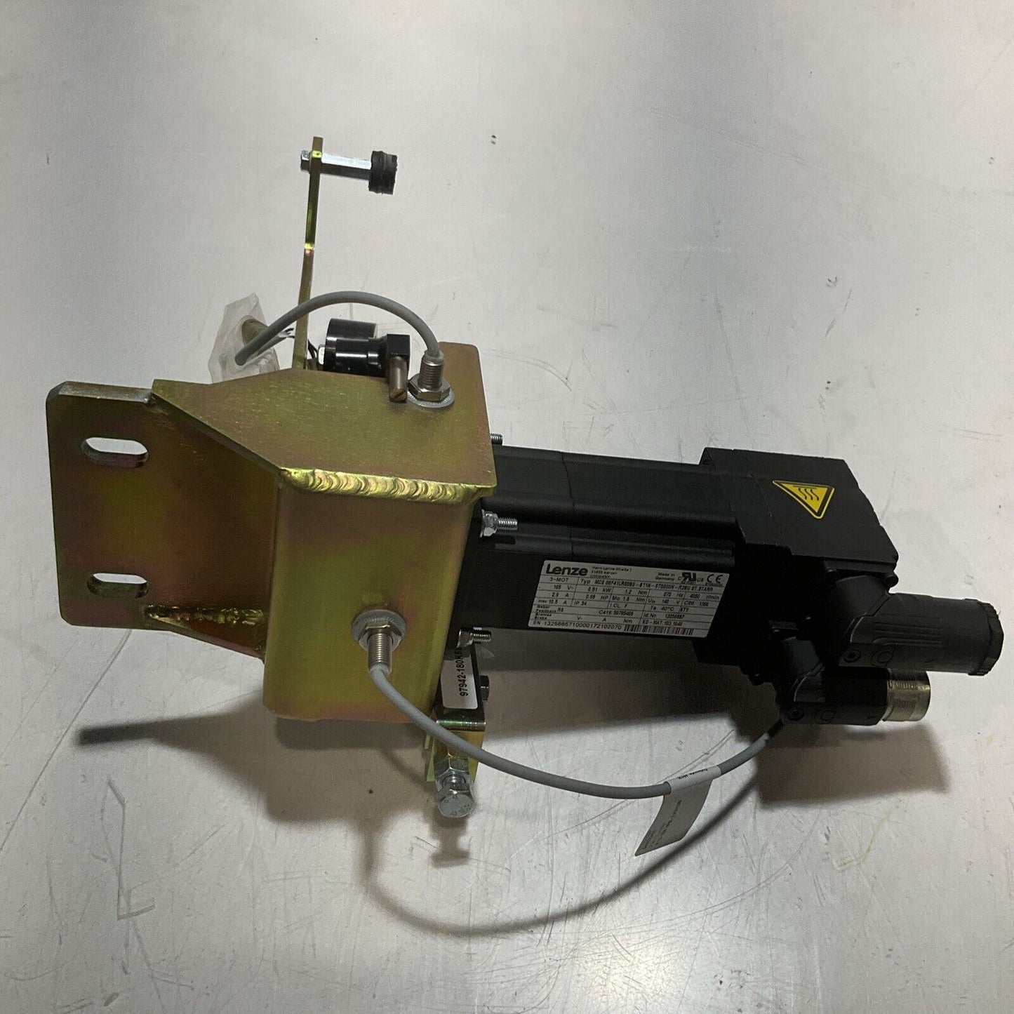 LENZE MCS06F41LRS0B0-B11N-ST5S00N-R2SUST.STARR MOTOR U3S