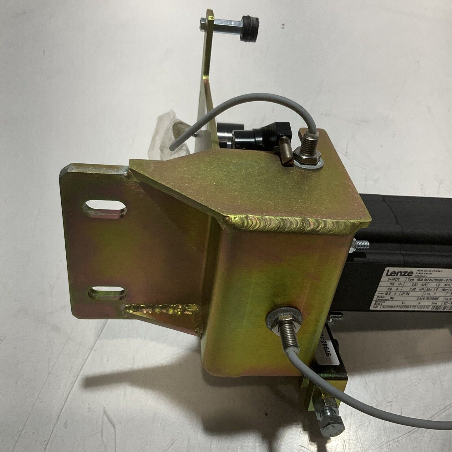 LENZE MCS06F41LRS0B0-B11N-ST5S00N-R2SUST.STARR MOTOR U3S