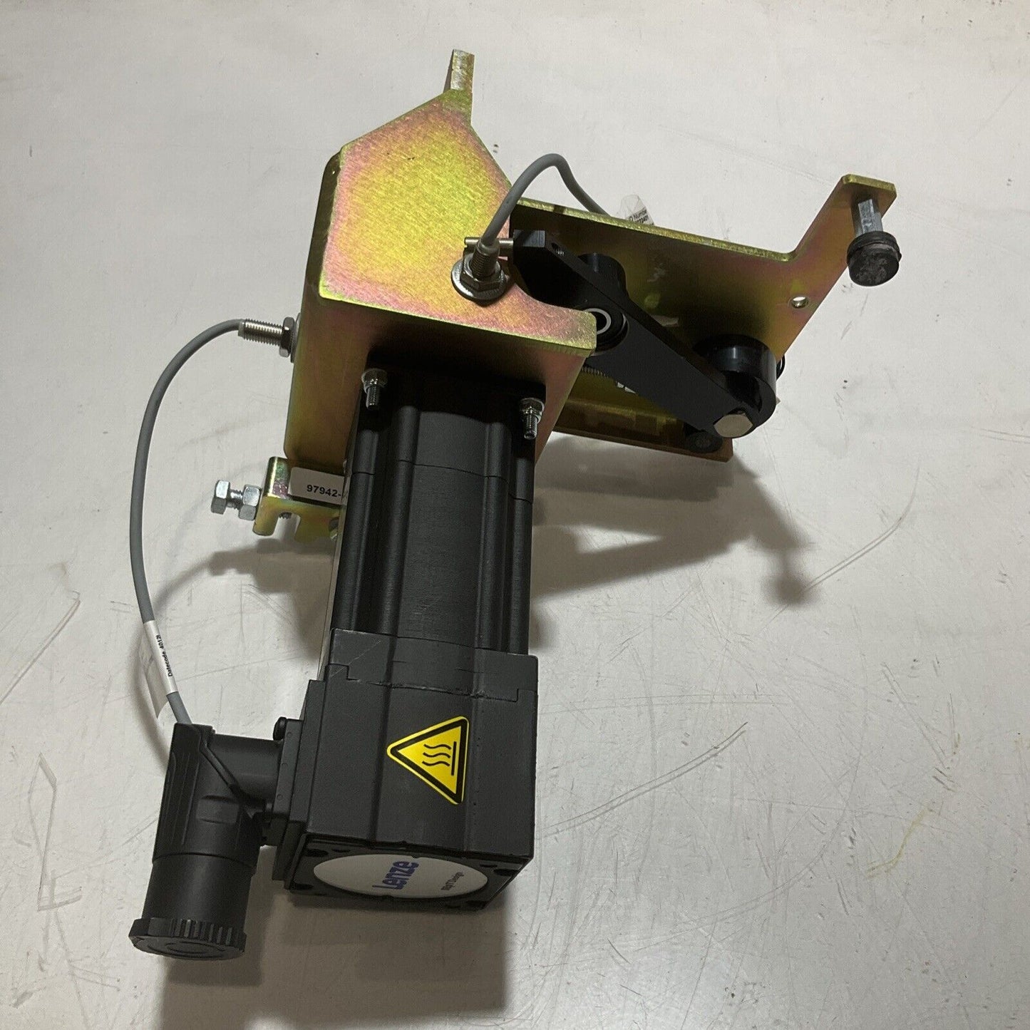 LENZE MCS06F41LRS0B0-B11N-ST5S00N-R2SUST.STARR MOTOR U3S