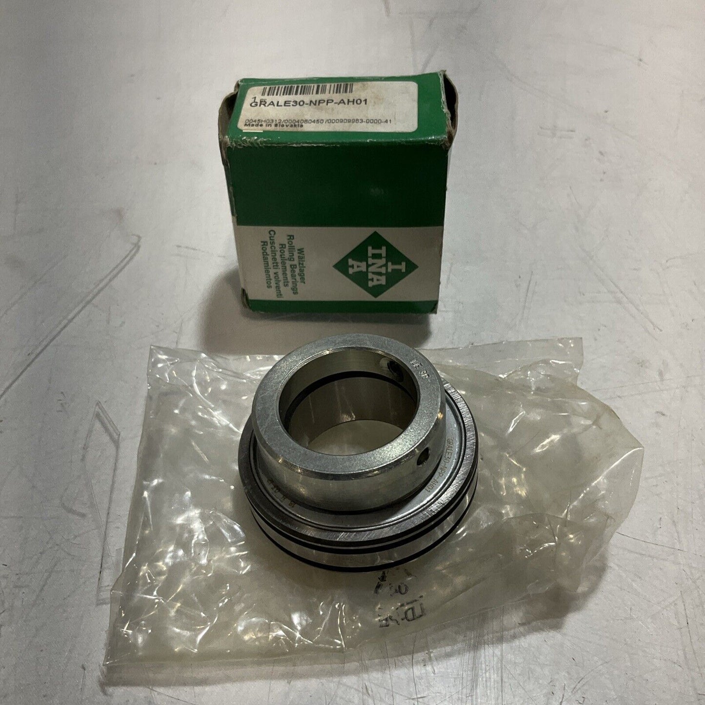 IINAA GRALE30-NNP-AH01 WALZLAGER ROLLING BEARING ROULEMENTS LOT OF 2 U3S