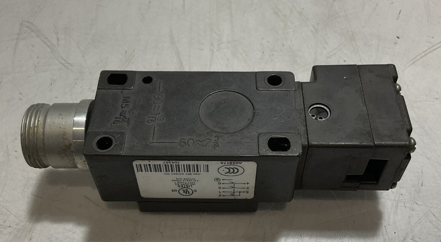 EUCHNER NZ1VZ-2131E-8C-GMMF SAFETY SWITCH N3M
