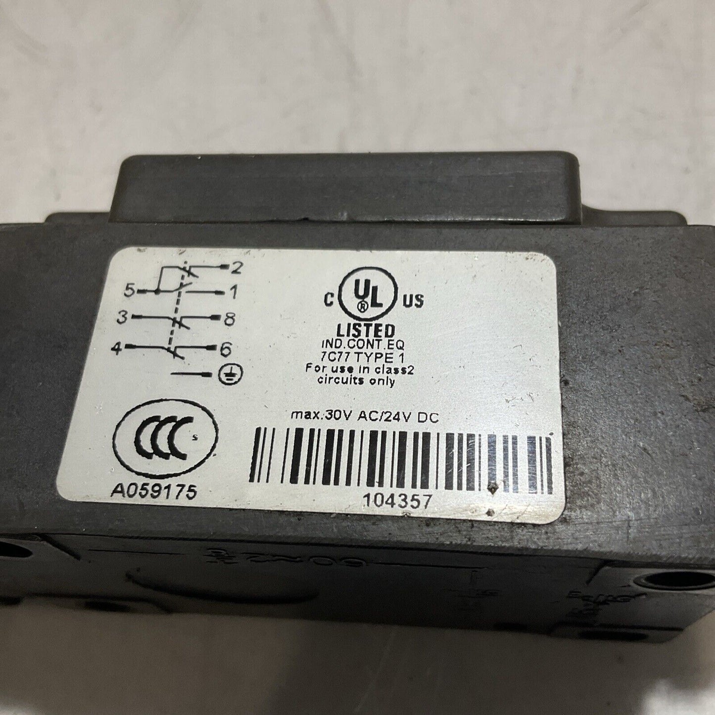 EUCHNER NZ1VZ-2131E-8C-GMMF SAFETY SWITCH N3M