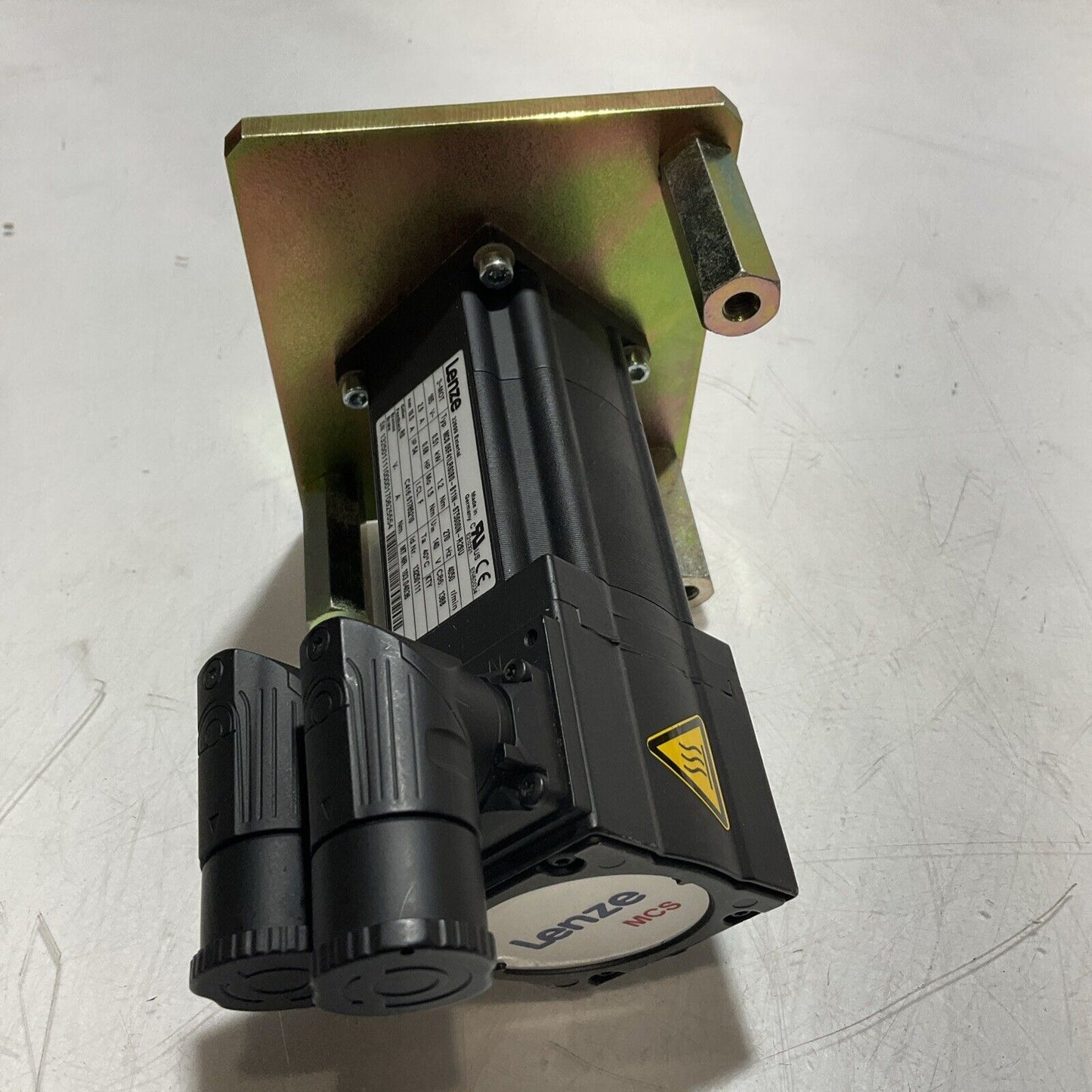 LENZE MCS06F41LRS0B0-B11N-ST5SOON-R2SU SERVO MOTOR U3S