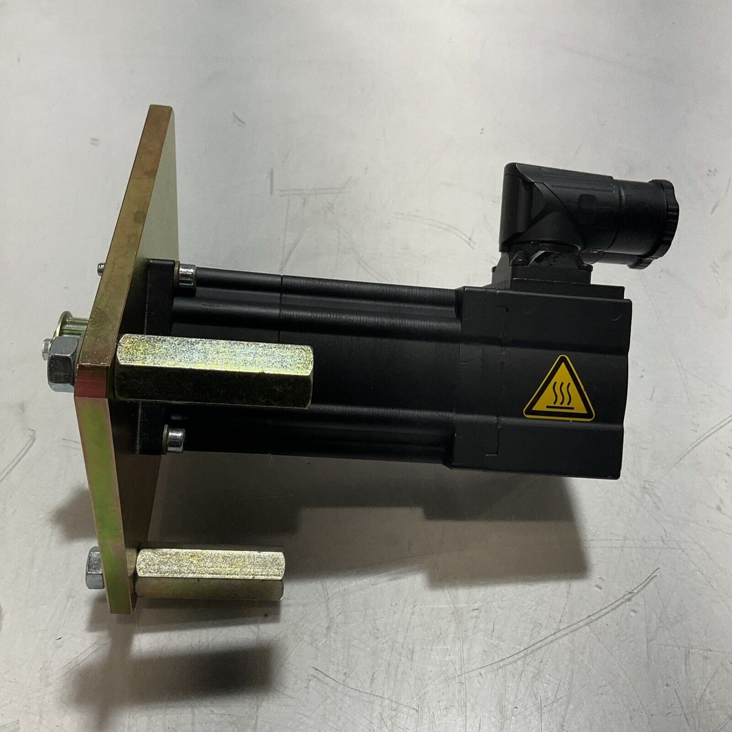 LENZE MCS06F41LRS0B0-B11N-ST5SOON-R2SU SERVO MOTOR U3S