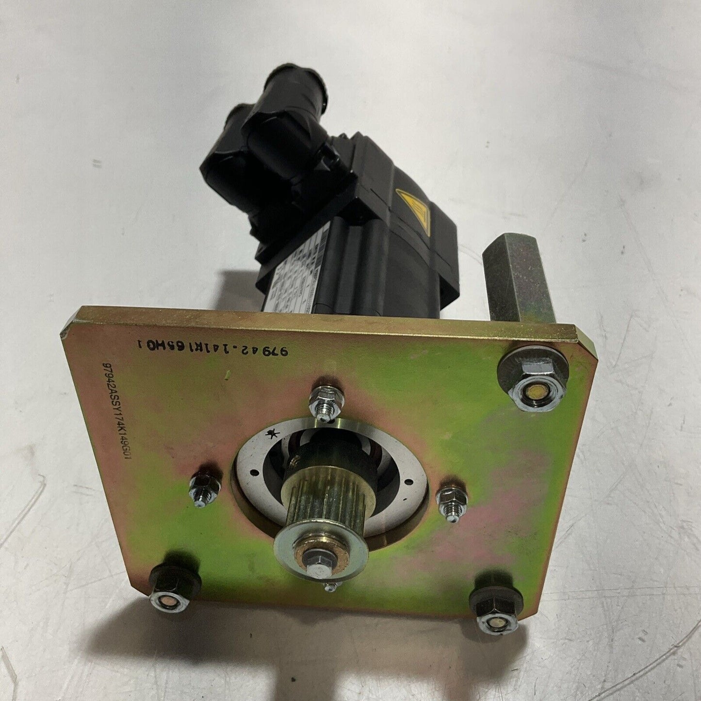 LENZE MCS06F41LRS0B0-B11N-ST5SOON-R2SU SERVO MOTOR U3S