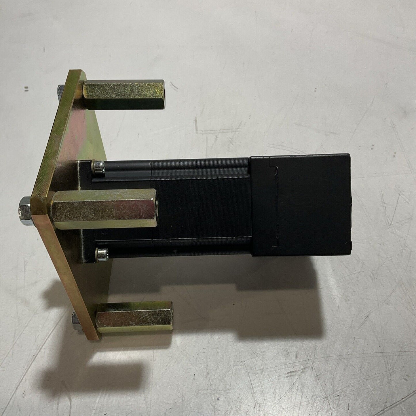 LENZE MCS06F41LRS0B0-B11N-ST5SOON-R2SU SERVO MOTOR U3S