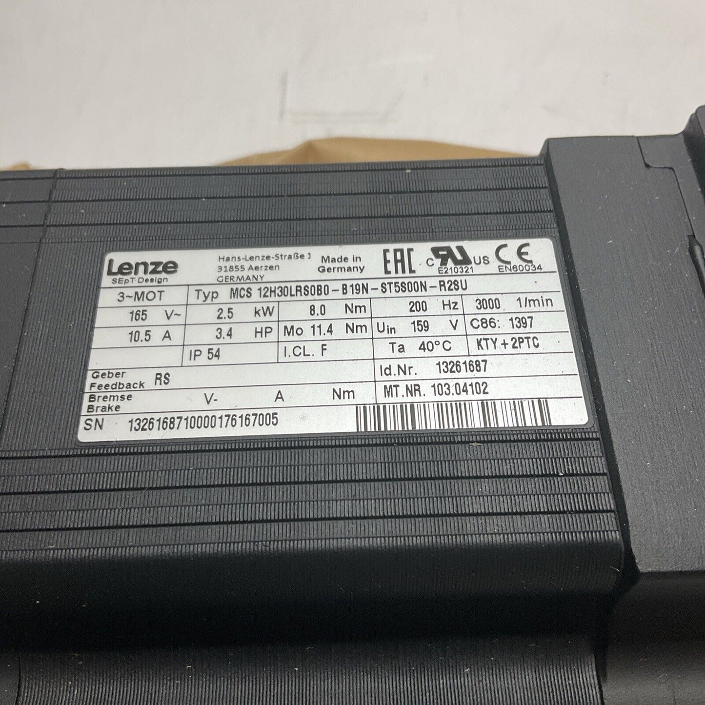 LENZE MCS12H30LRS0B0-B19N-ST500N-R2SU SERVO MOTOR 165 V 200 HZ 3000 R/MIN U3S