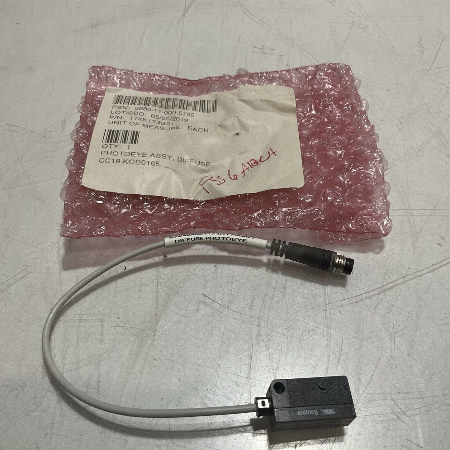 BAUMER FHDK 10P1412/KS35A DIFFUSE PHOTOEYE PHOTOELECTRIC SENSOR ASSEMBLY U3S