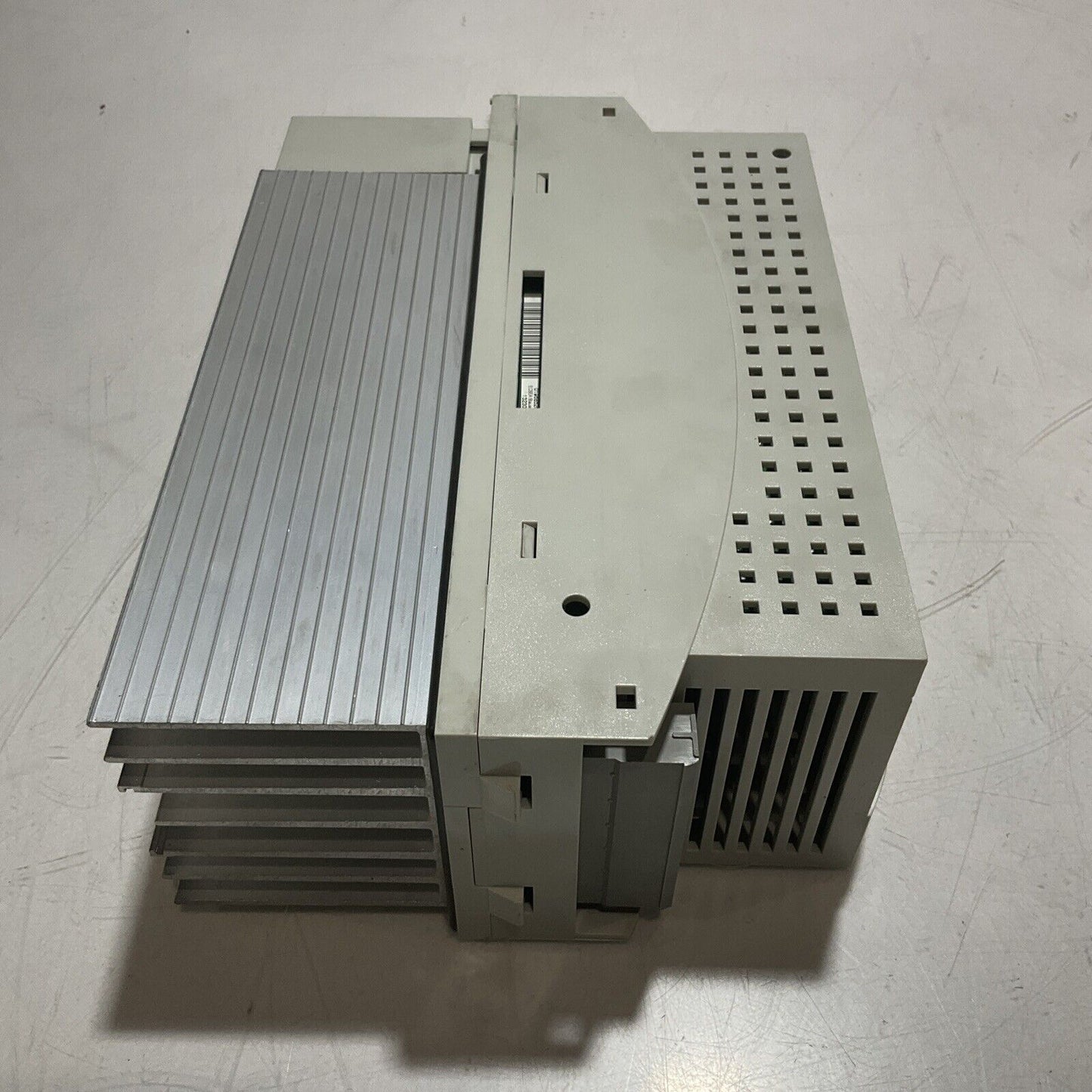 LENZE ECSEA008C4B SERVO DRIVE VARIABLE FREQUENCY MOTOR CONTROLLER INVERTER U3S