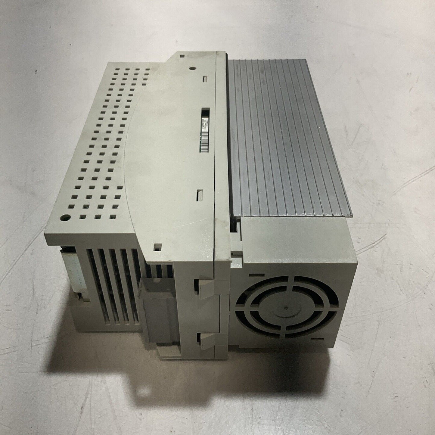 LENZE ECSEA008C4B SERVO DRIVE VARIABLE FREQUENCY MOTOR CONTROLLER INVERTER U3S
