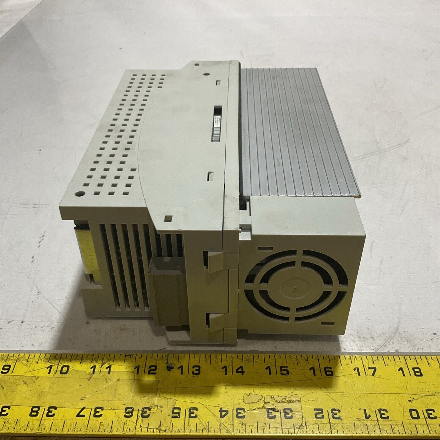 LENZE ECSEA008C4B SERVO DRIVE VARIABLE FREQUENCY MOTOR CONTROLLER INVERTER U3S