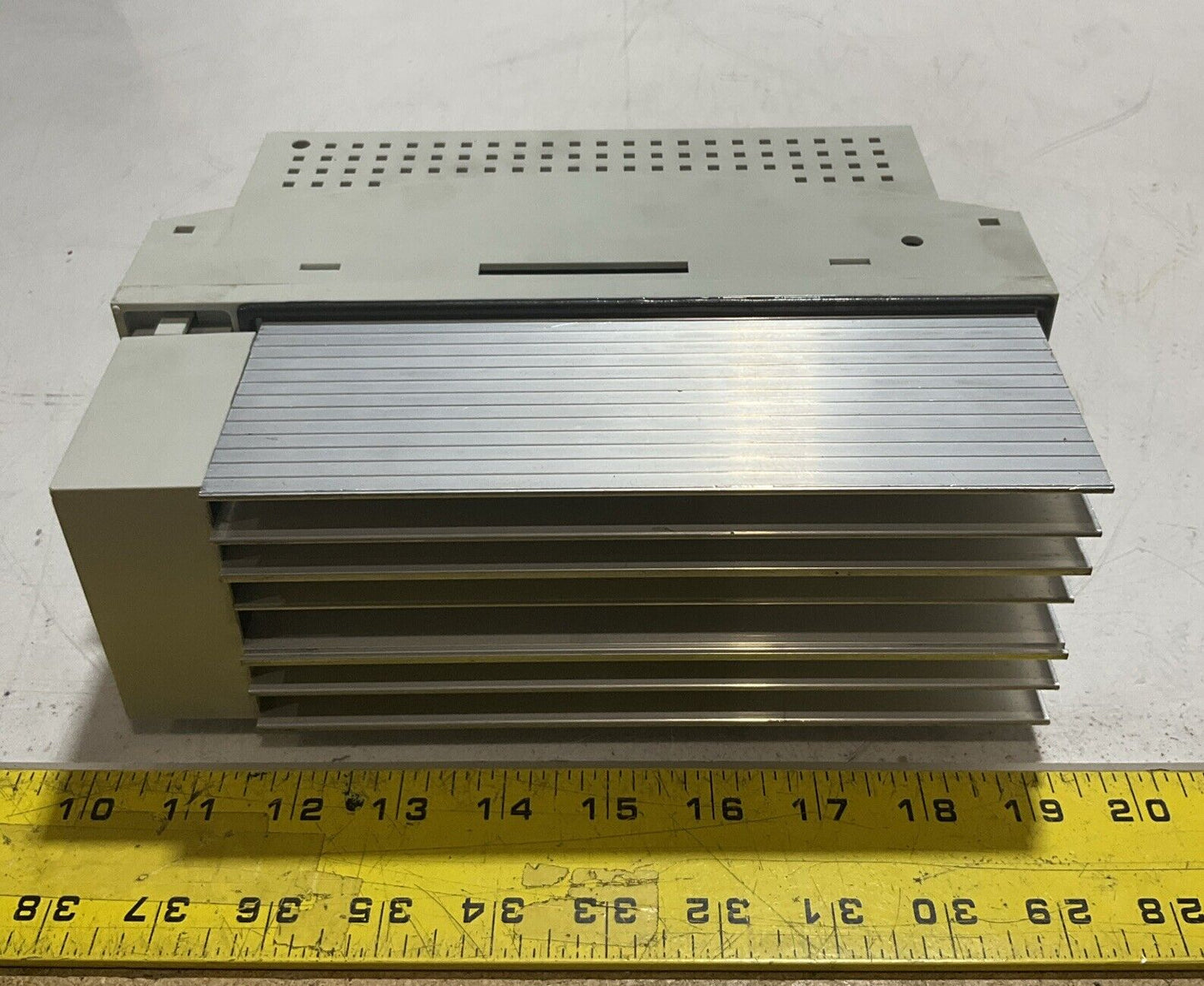 LENZE ECSEA008C4B SERVO DRIVE VARIABLE FREQUENCY MOTOR CONTROLLER INVERTER U3S