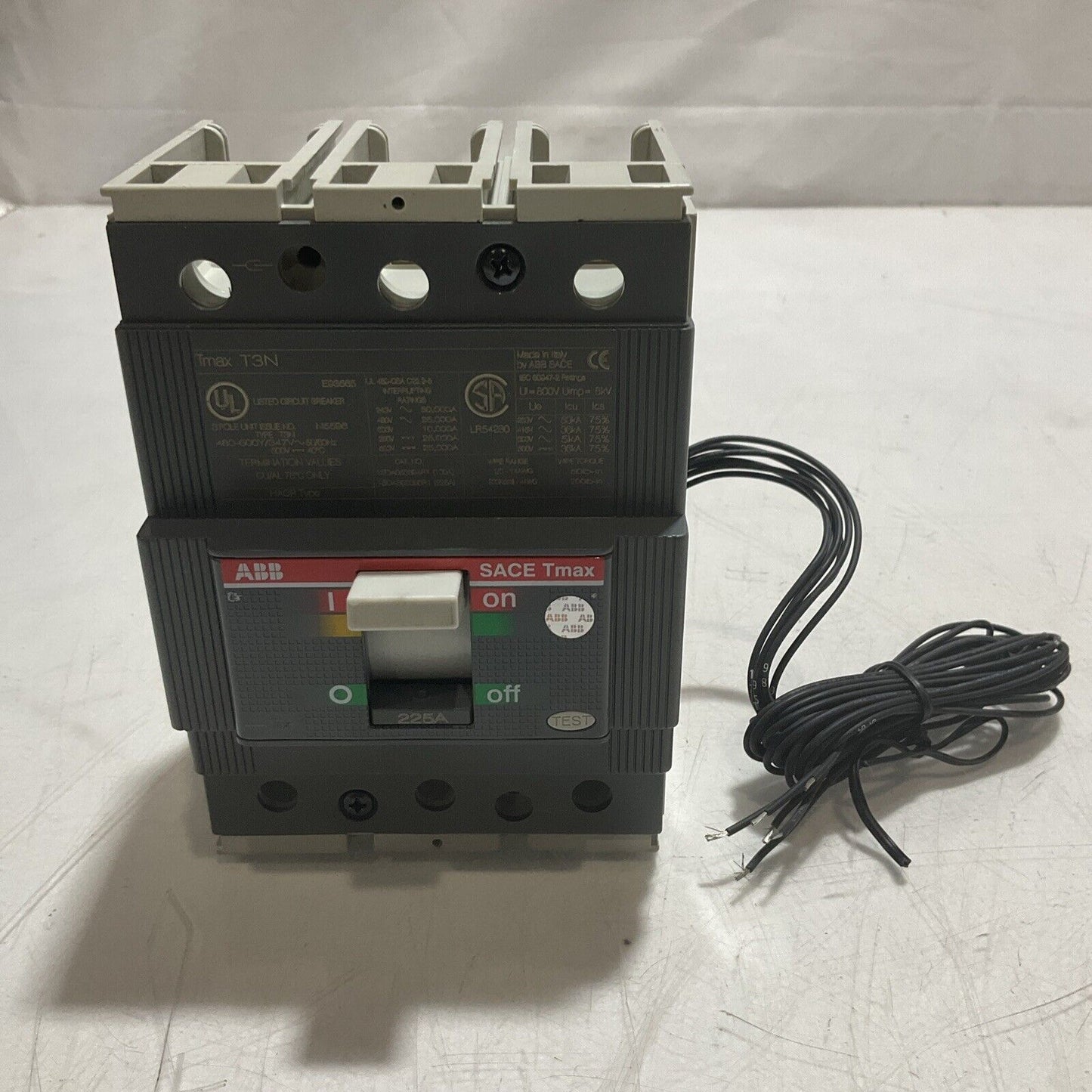 ABB TMAX T3 N 225 CIRCUIT BREAKER 3P 225A W AUX SWITCH U3S