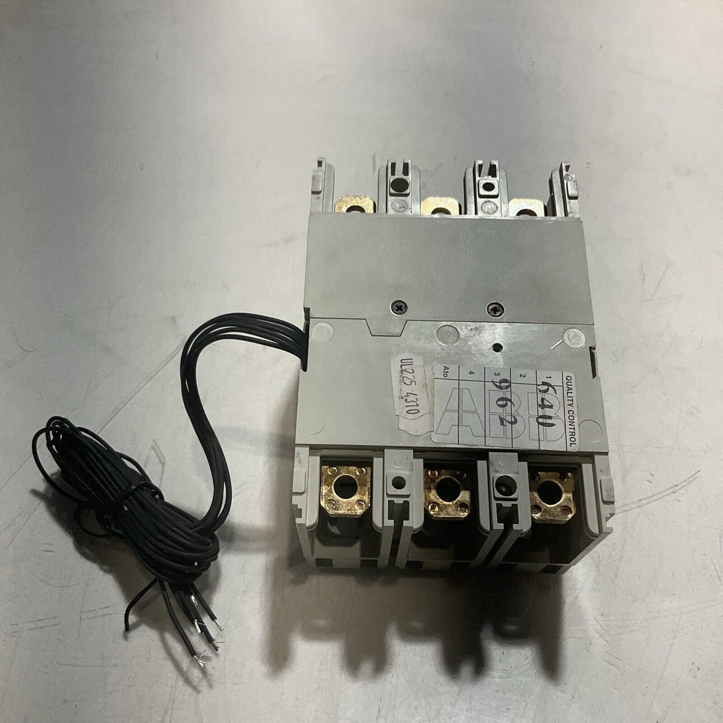 ABB TMAX T3 N 225 CIRCUIT BREAKER 3P 225A W AUX SWITCH U3S
