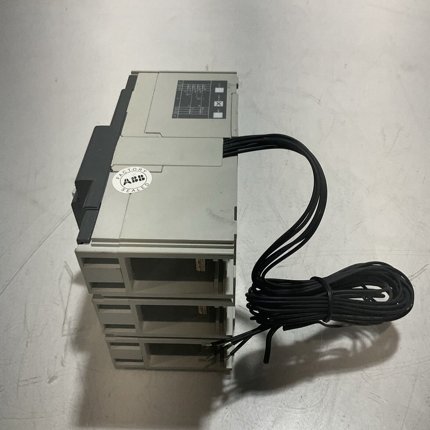ABB TMAX T3 N 225 CIRCUIT BREAKER 3P 225A W AUX SWITCH U3S