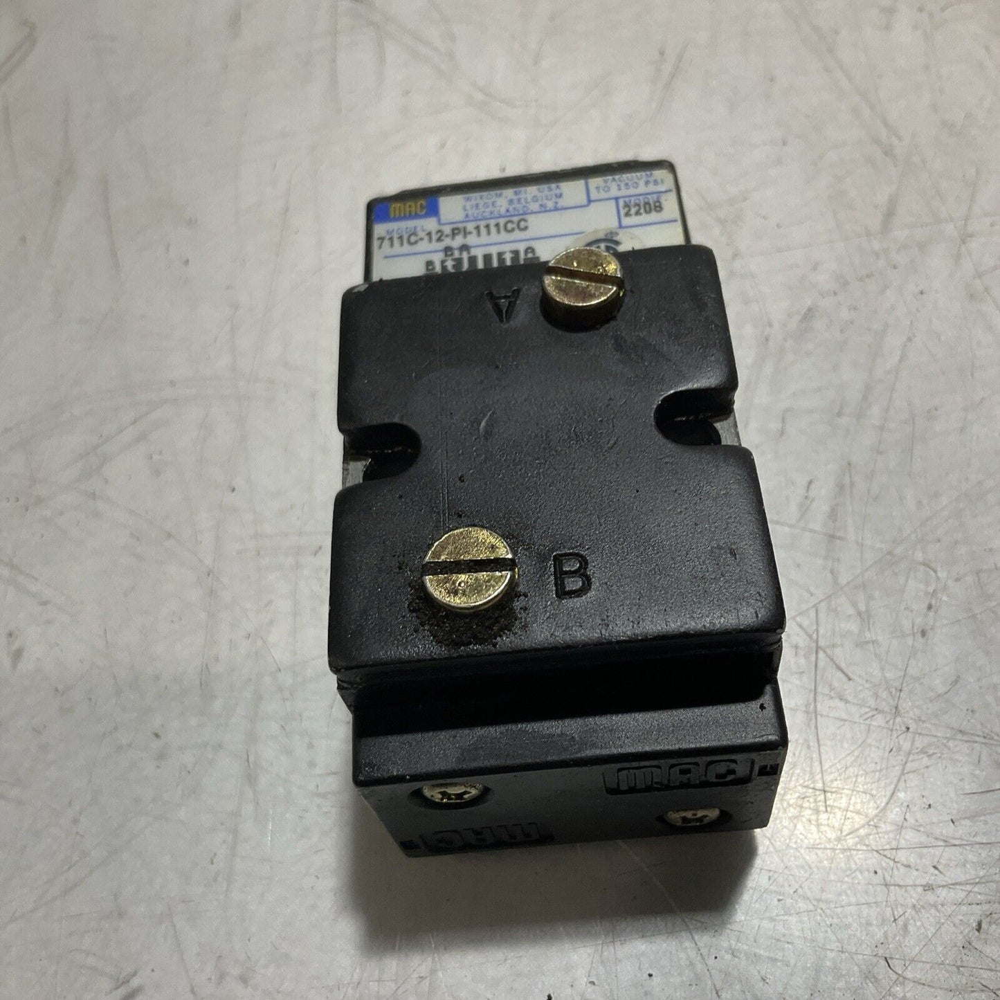 MAC 711C-12-PI-111CC PNEUMATIC VALVE MODEL 2208 U3S