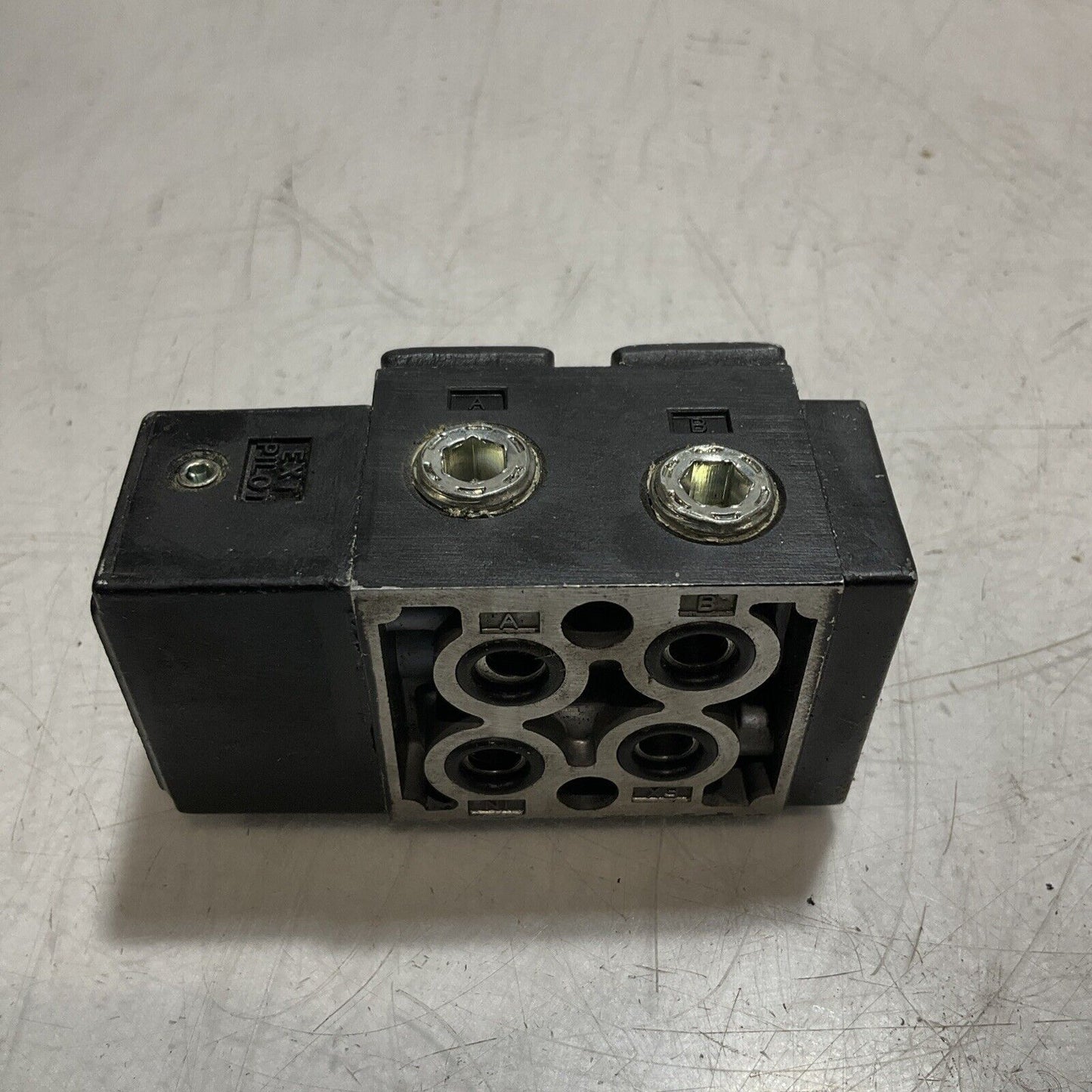 MAC 711C-12-PI-111CC PNEUMATIC VALVE MODEL 2208 U3S