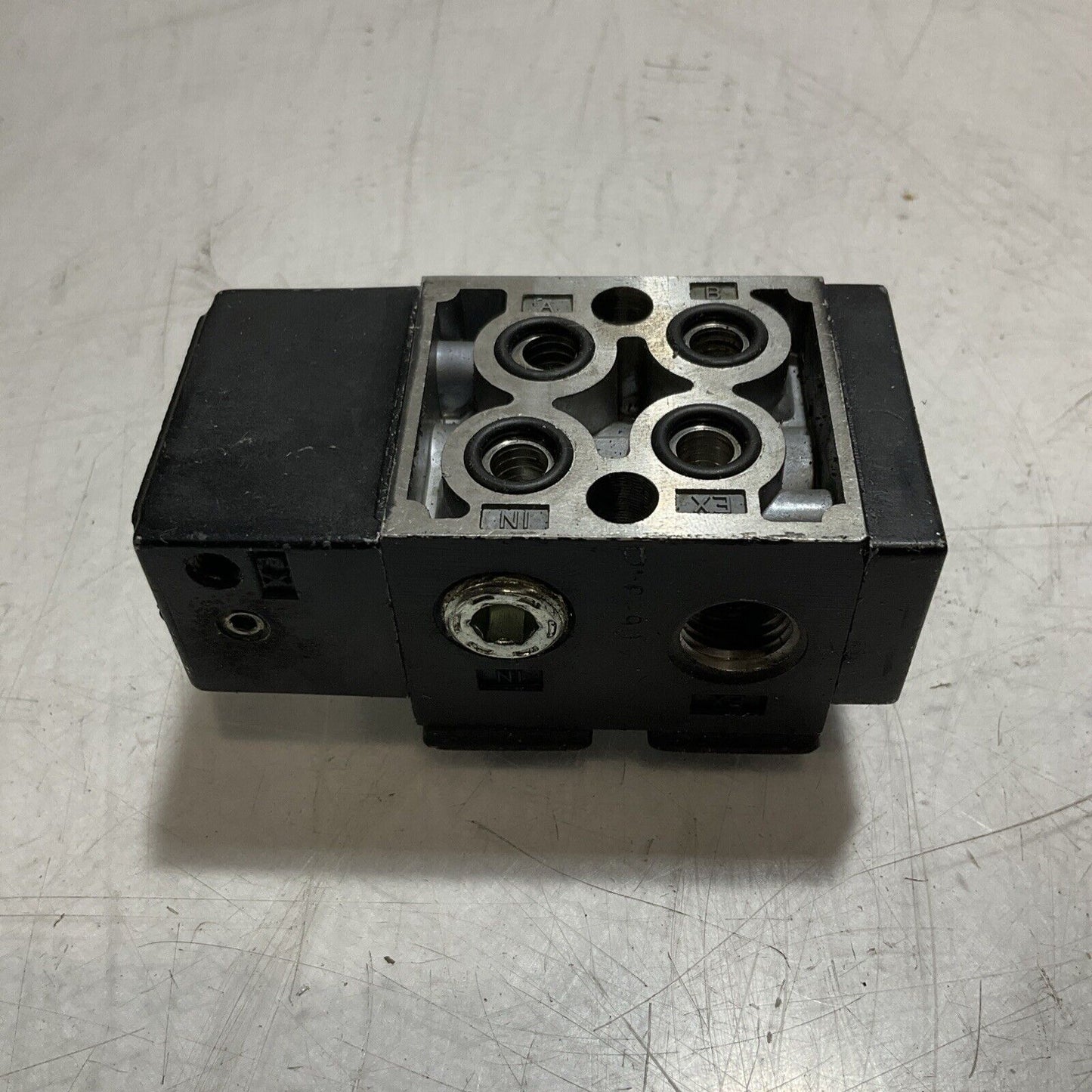 MAC 711C-12-PI-111CC PNEUMATIC VALVE MODEL 2208 U3S