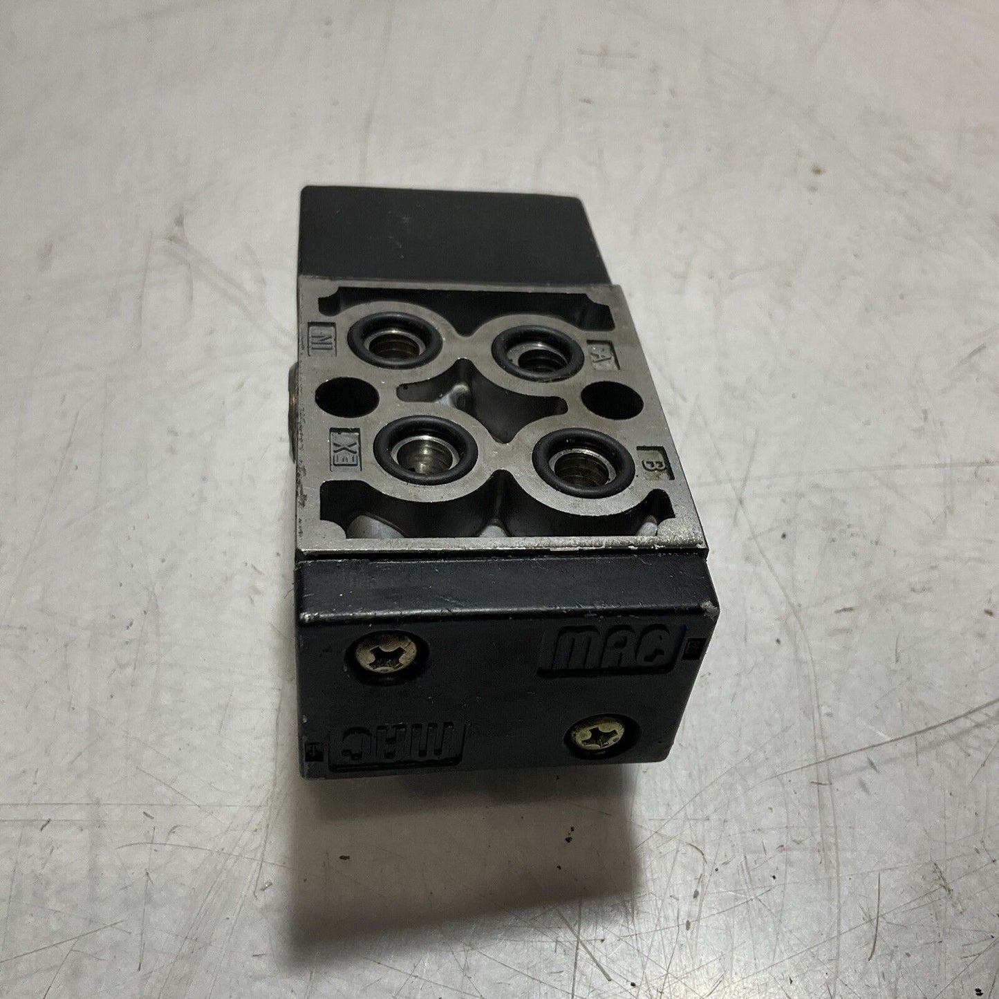 MAC 711C-12-PI-111CC PNEUMATIC VALVE MODEL 2208 U3S