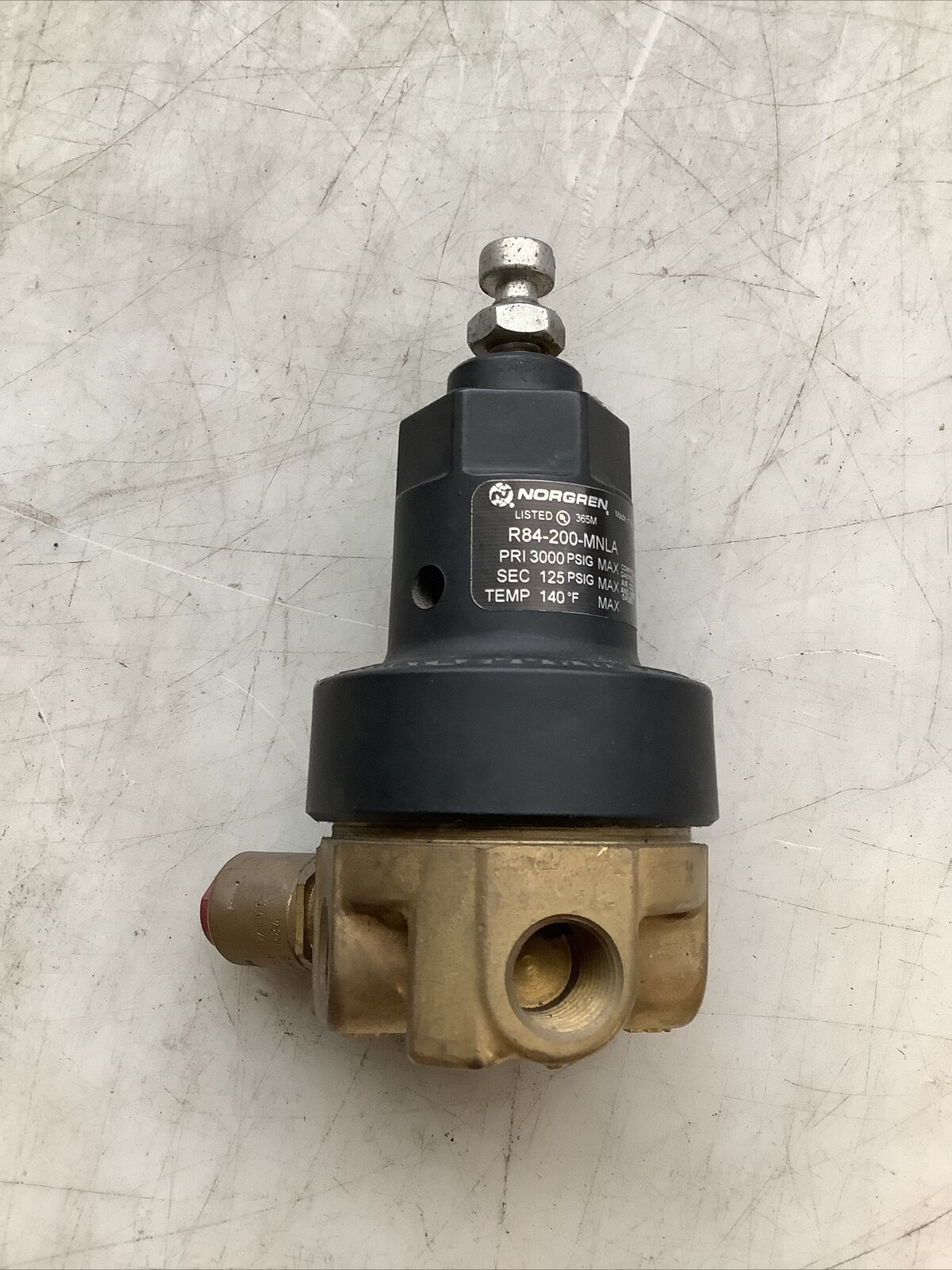 NORGREN R84-200-MNLA CYLINDER GAS REGULATOR CO2 1/4 IN PTF 125 PSIG N3M