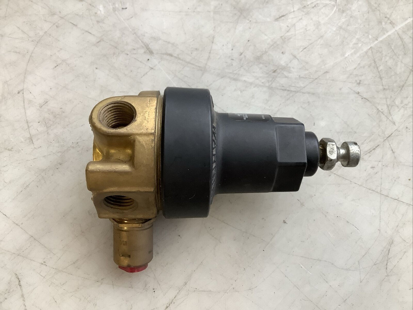 NORGREN R84-200-MNLA CYLINDER GAS REGULATOR CO2 1/4 IN PTF 125 PSIG N3M