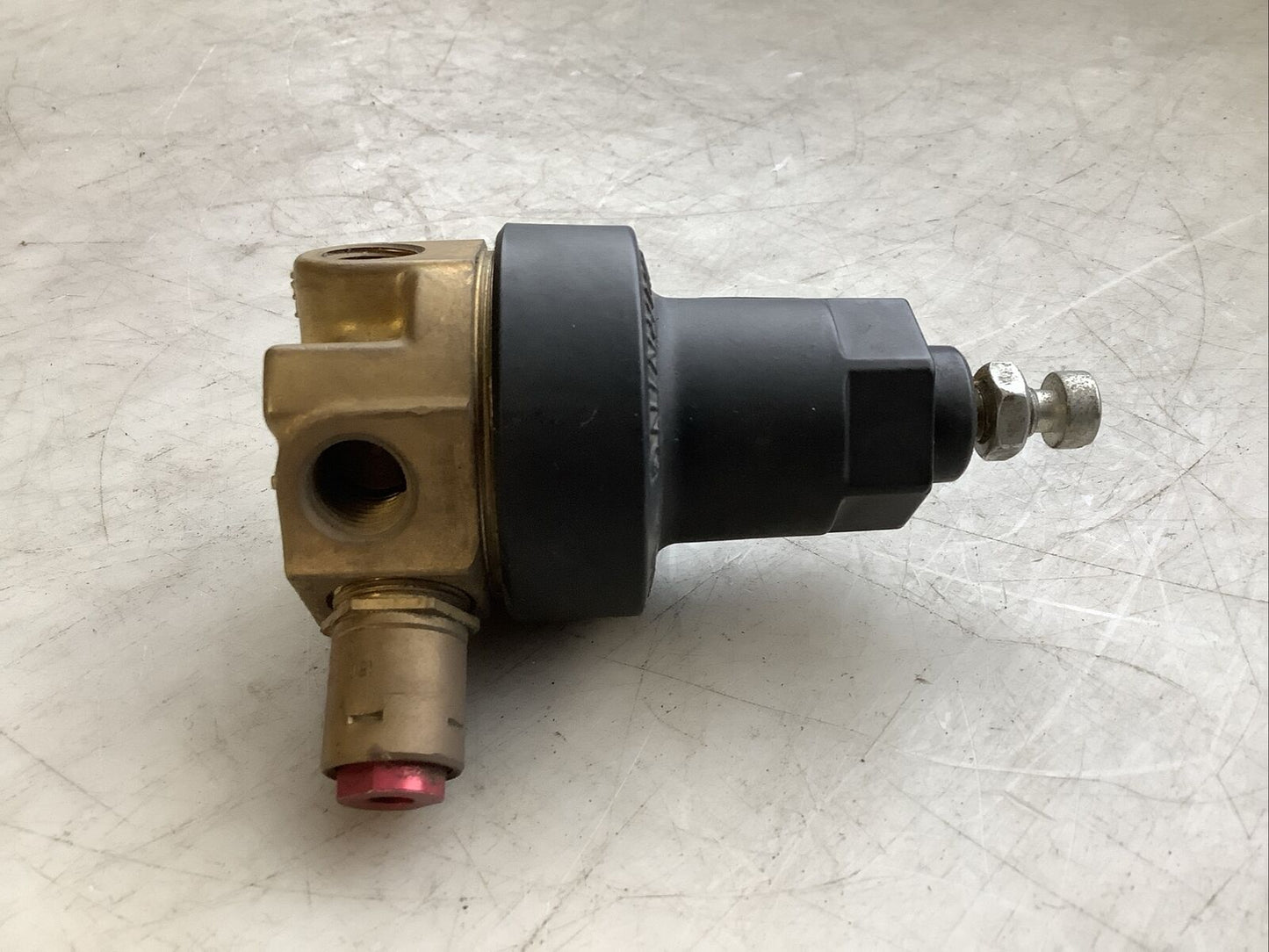 NORGREN R84-200-MNLA CYLINDER GAS REGULATOR CO2 1/4 IN PTF 125 PSIG N3M