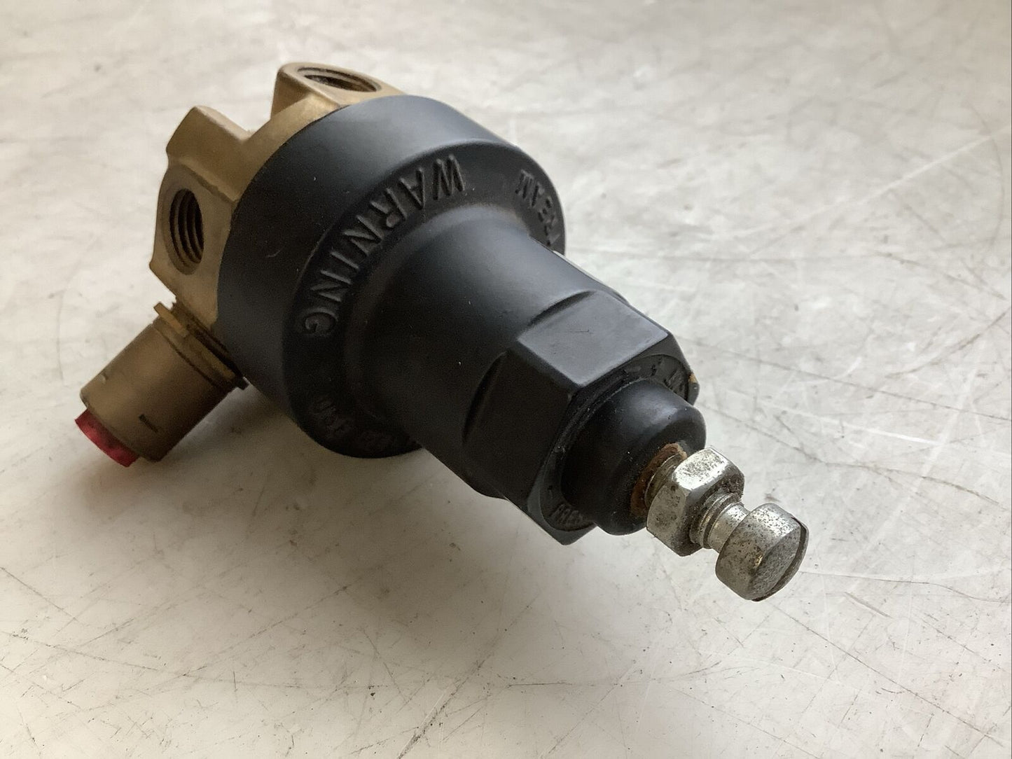 NORGREN R84-200-MNLA CYLINDER GAS REGULATOR CO2 1/4 IN PTF 125 PSIG N3M