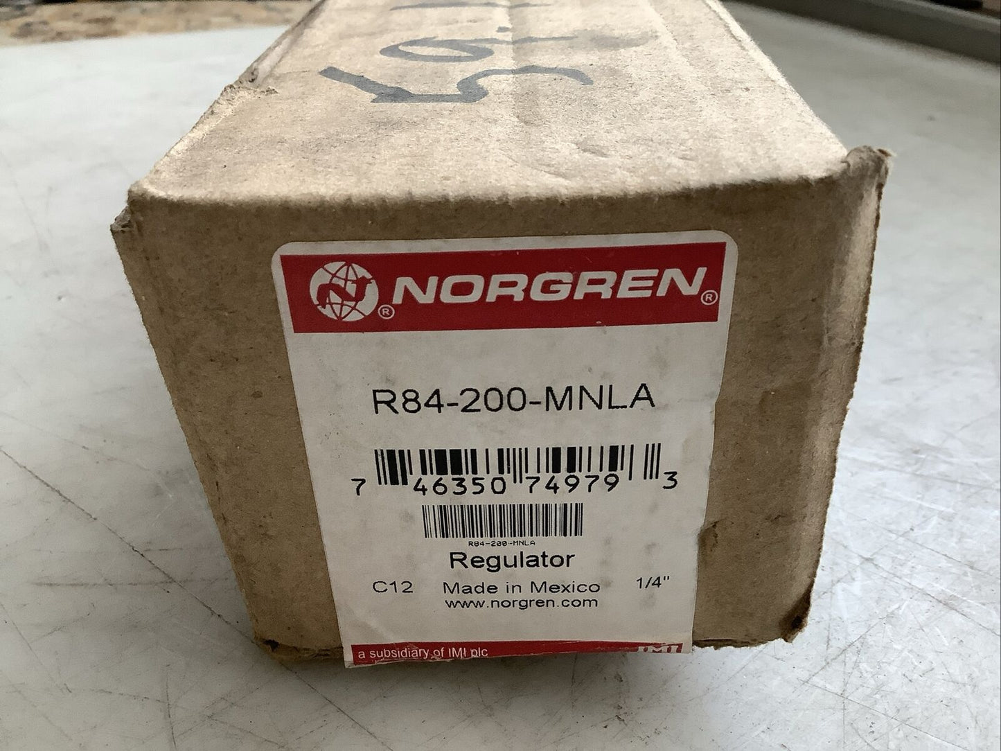 NORGREN R84-200-MNLA CYLINDER GAS REGULATOR CO2 1/4 IN PTF 125 PSIG N3M