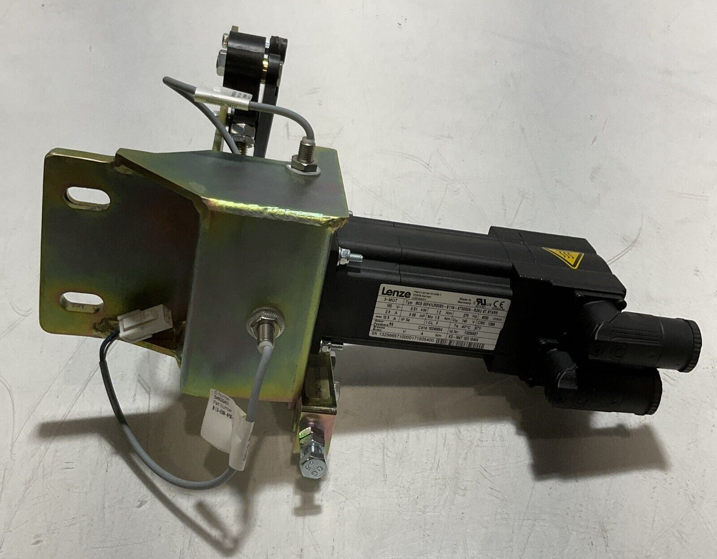 LENZE MCS06F41LRSB0-B11N-ST5S00NR2SUST.STARR SERVO MOTOR U3S
