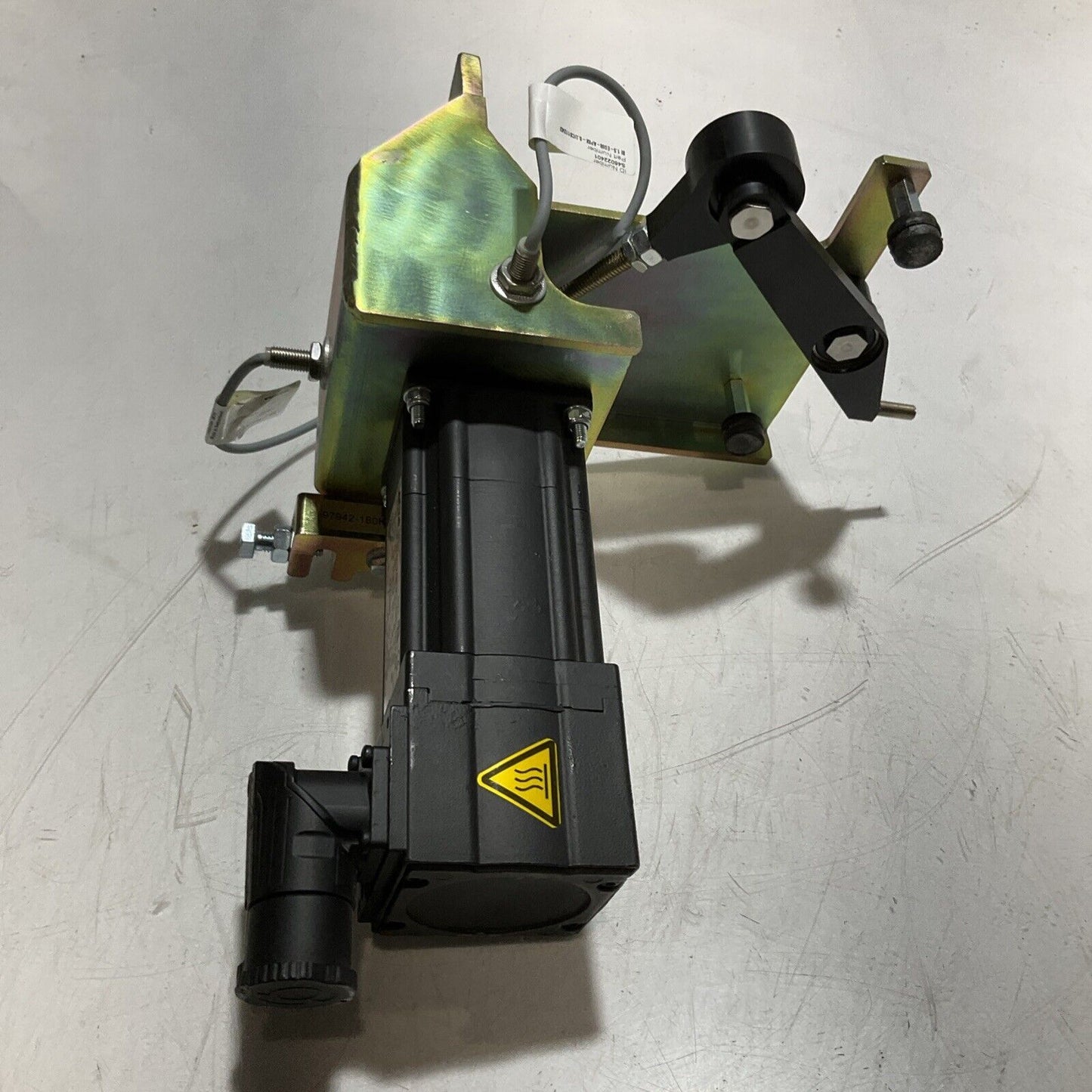 LENZE MCS06F41LRSB0-B11N-ST5S00NR2SUST.STARR SERVO MOTOR U3S