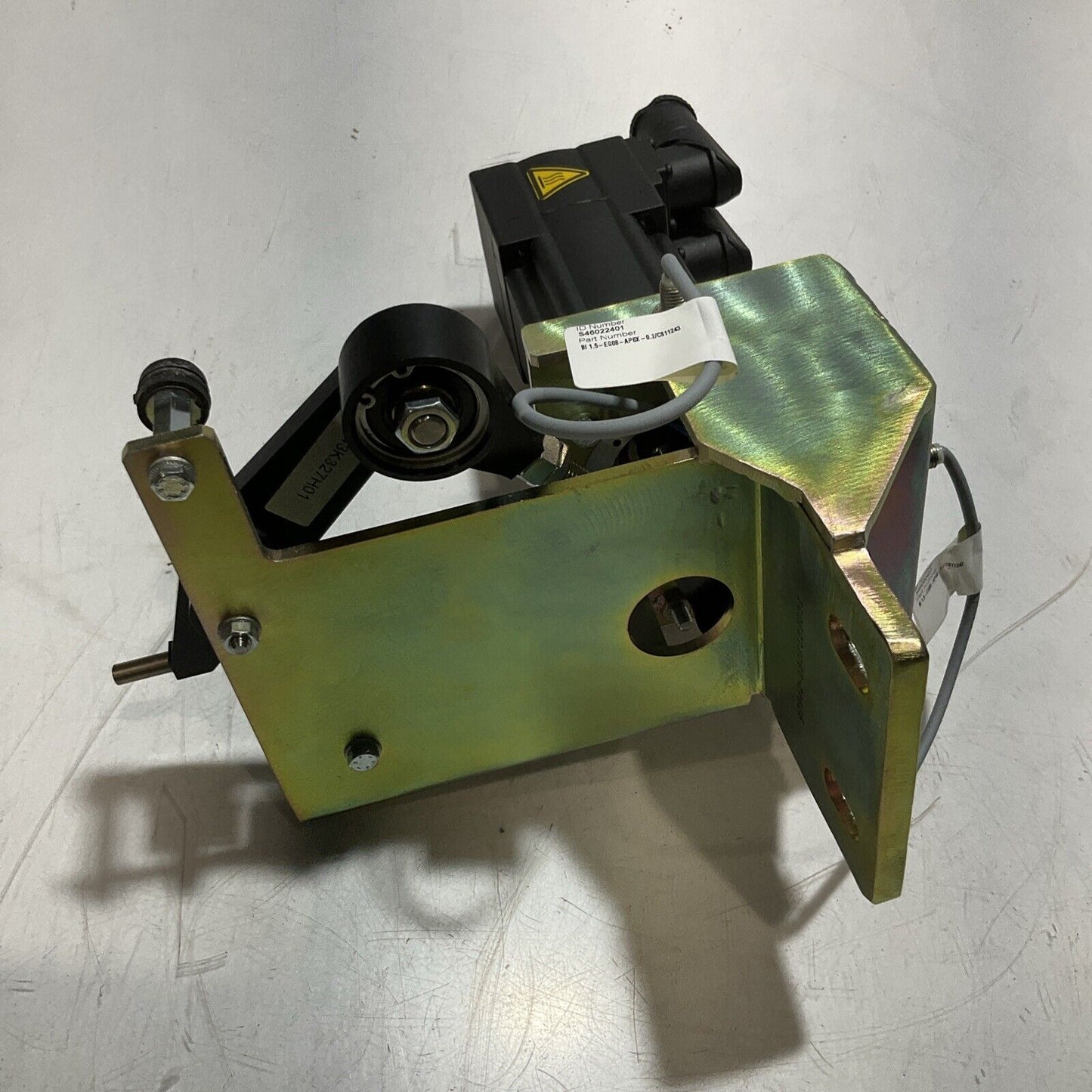 LENZE MCS06F41LRSB0-B11N-ST5S00NR2SUST.STARR SERVO MOTOR U3S