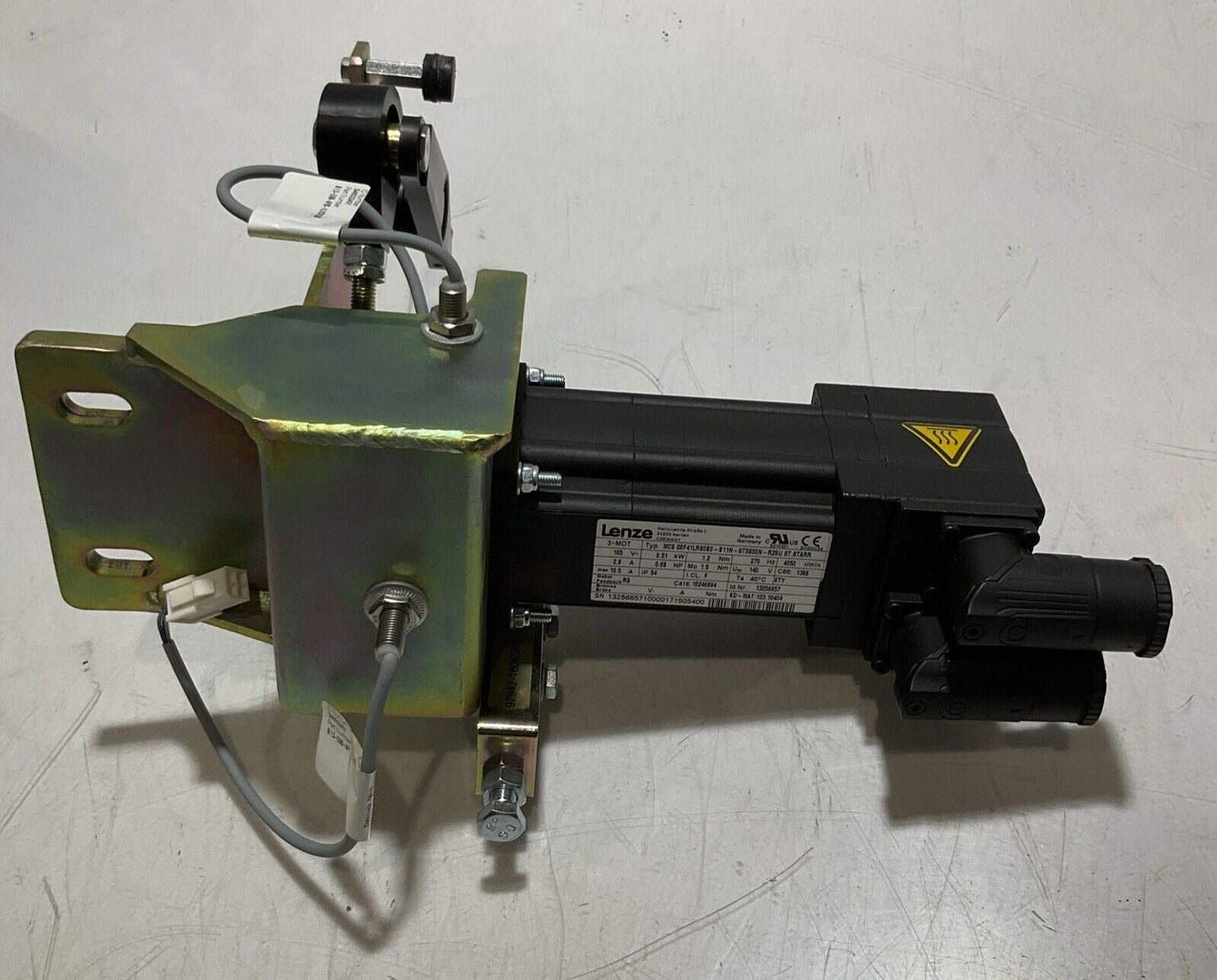 LENZE MCS06F41LRSB0-B11N-ST5S00NR2SUST.STARR SERVO MOTOR U3S
