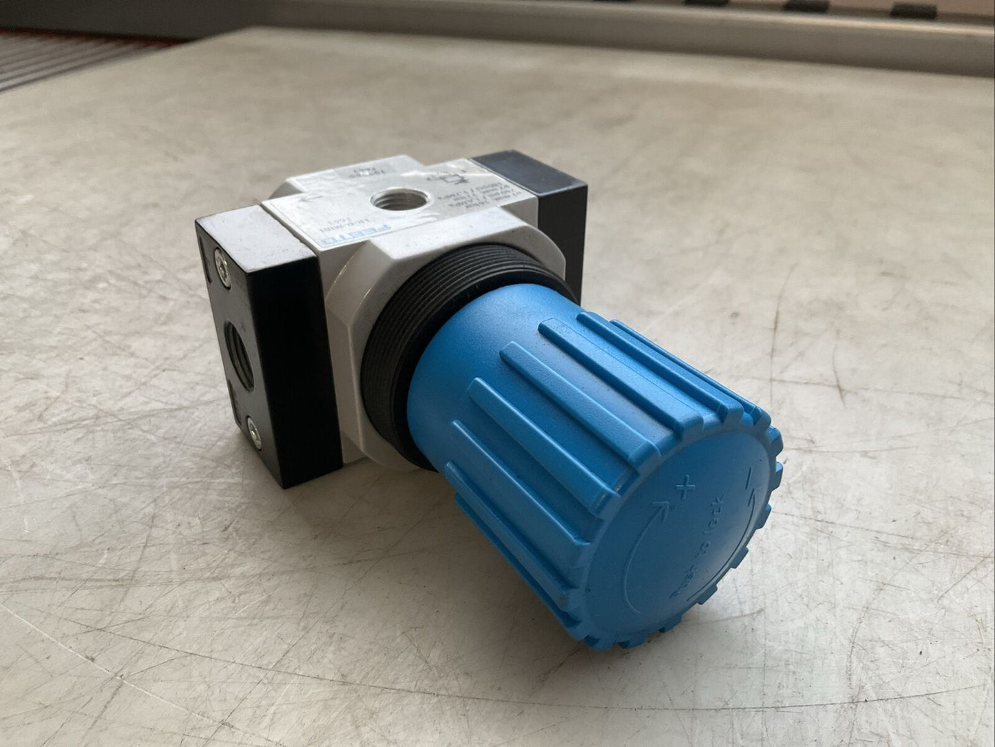 FESTO 159580 LR-3/8-D-MIDI PRESSURE REGULATOR 0-16BAR 240 PSI N3M