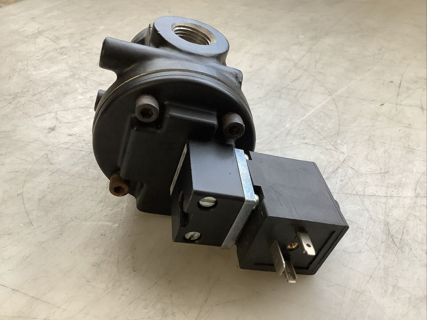 NORGREN A1014B-CK AIR CONTROL VALVE W/ VO4 POPPET 24 VDC .19A 4.5W 150 PSIG N3M