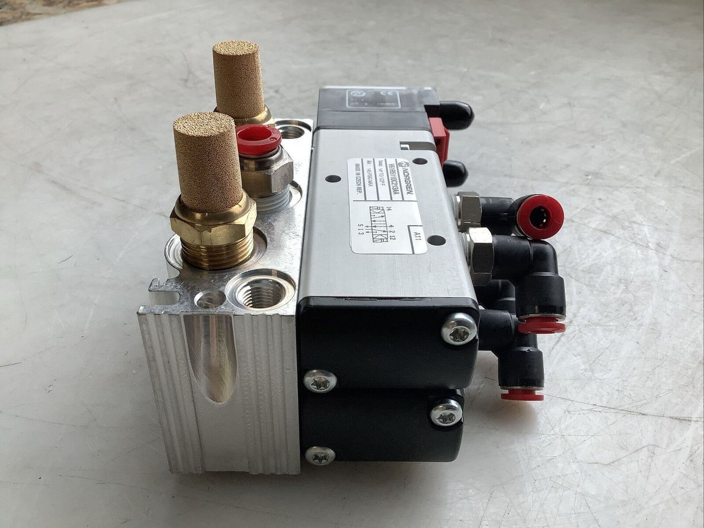 NORGREN V61R511DC213AA SOLENOID VALVE PAIR MANIFOLD 145PSIG U3S