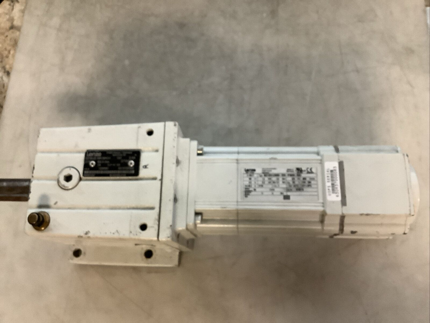 LENZE GST05-2S VBR 09HC41 MCS 09H41LRS0B0-Z0D0-ST5S00N-R2SU SERVO MOTOR U3S