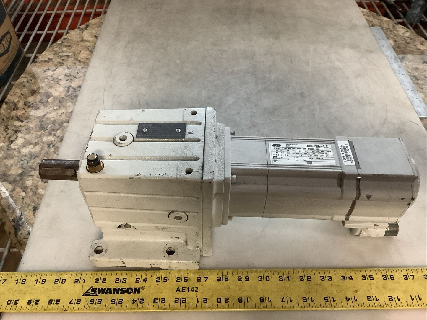 LENZE GST05-2S VBR 09HC41 MCS 09H41LRS0B0-Z0D0-ST5S00N-R2SU SERVO MOTOR U3S