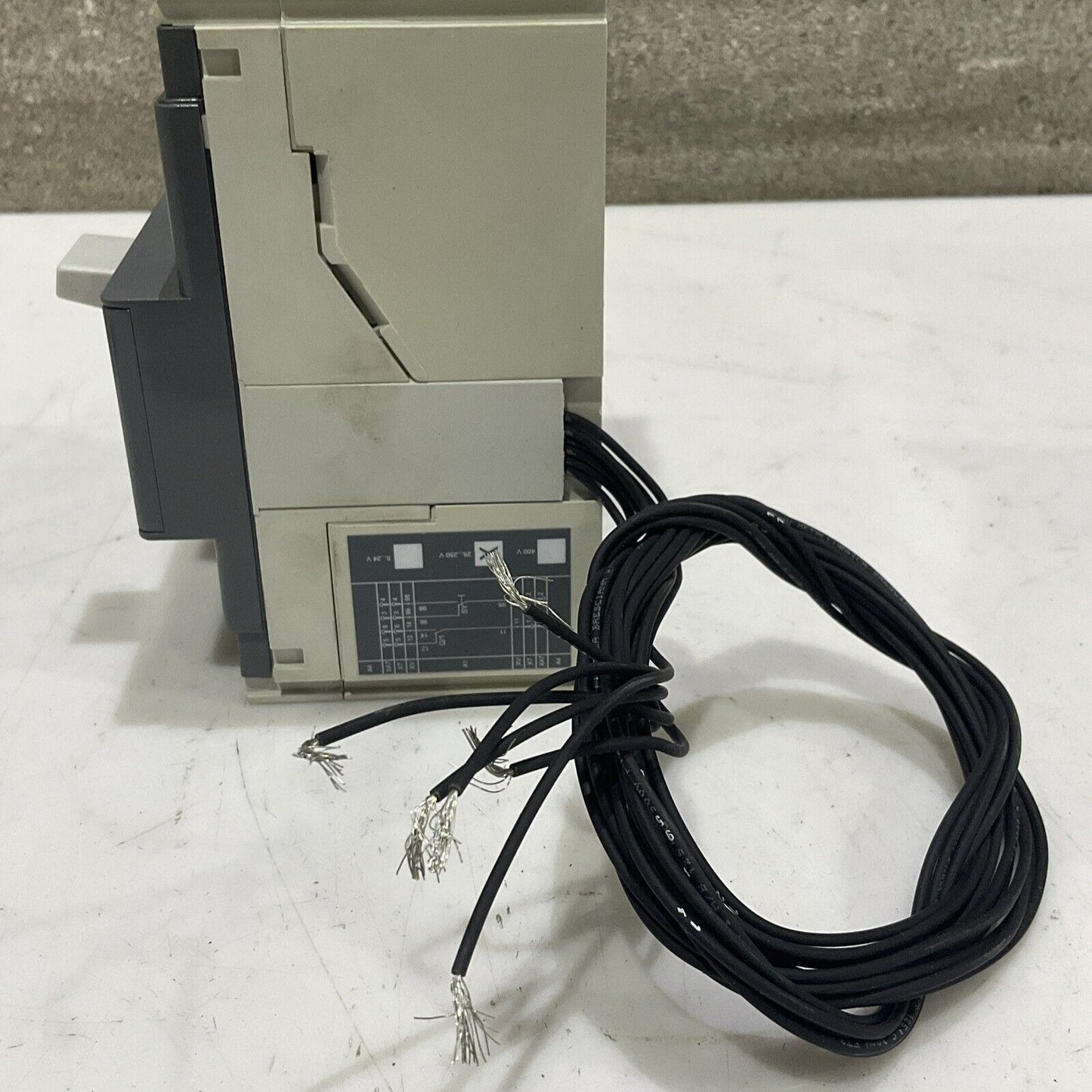 ABB T1N04TLA TMAX T1N CIRCUIT BREAKER 40A 3P 50/60HZ TYPE T1N U3S