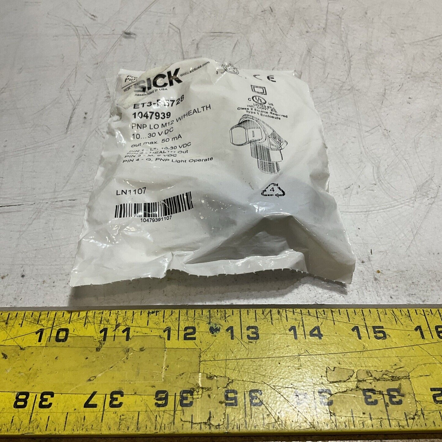 SICK ET3-P5728 PHOTOELECTRIC SENSOR PNP LO M12 W/HEALTH 30VDC LOT OF 2 U3S