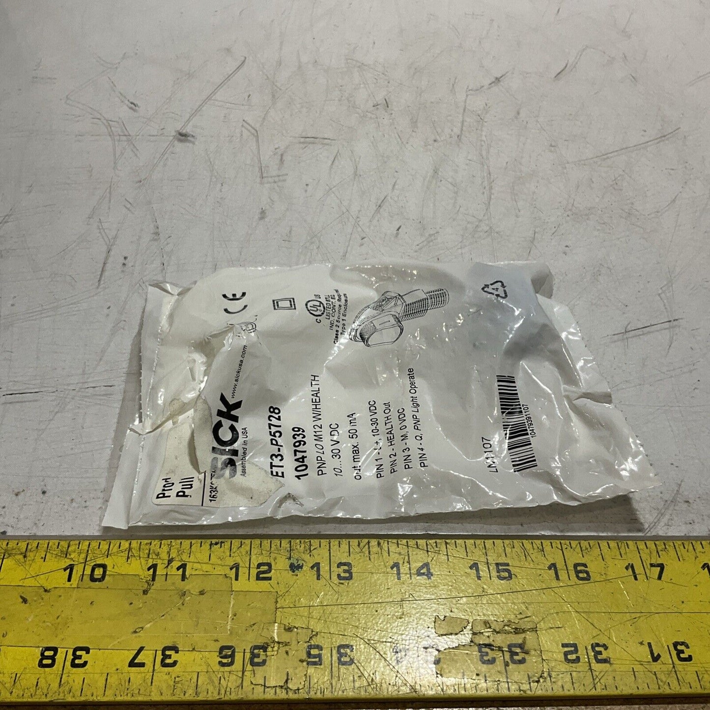 SICK ET3-P5728 PHOTOELECTRIC SENSOR PNP LO M12 W/HEALTH 30VDC LOT OF 2 U3S
