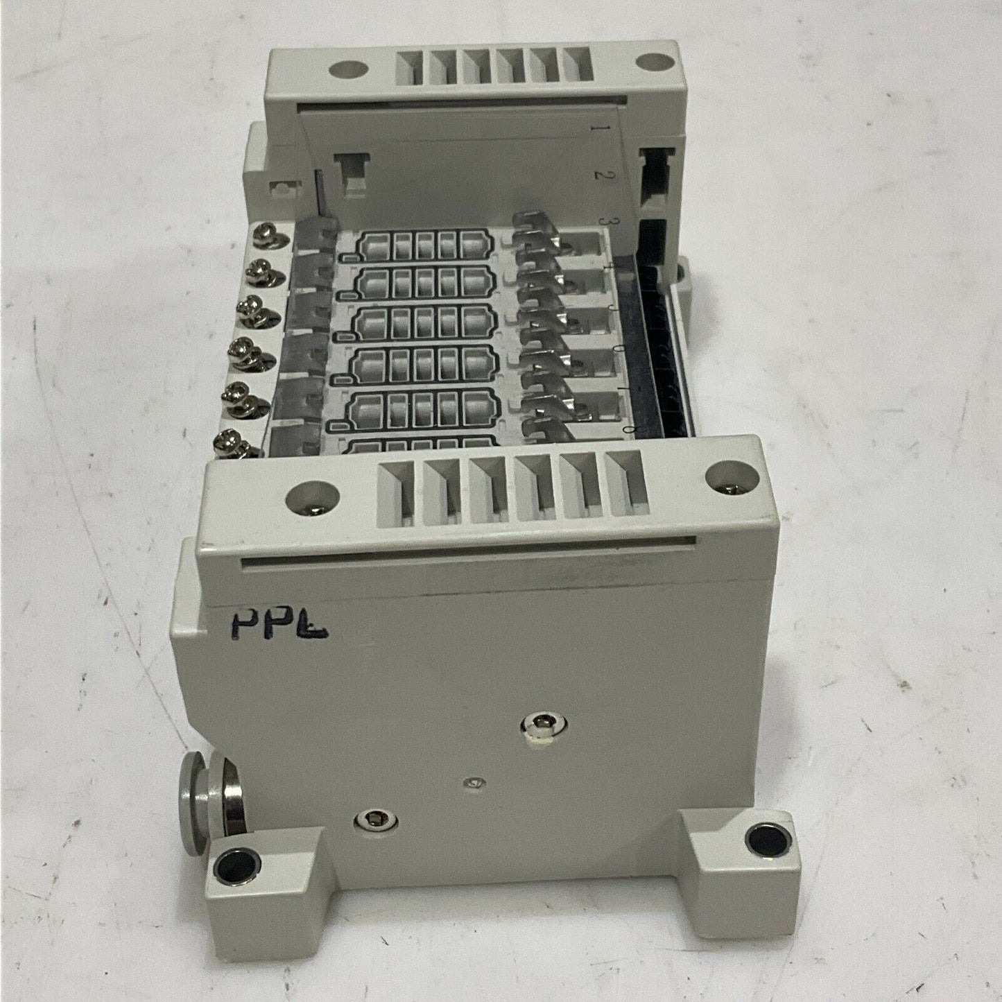 SMC VV5Q11-08C6FU0-NS-X50US VALVE PNEUMATIC MANIFOLD BASE U3S