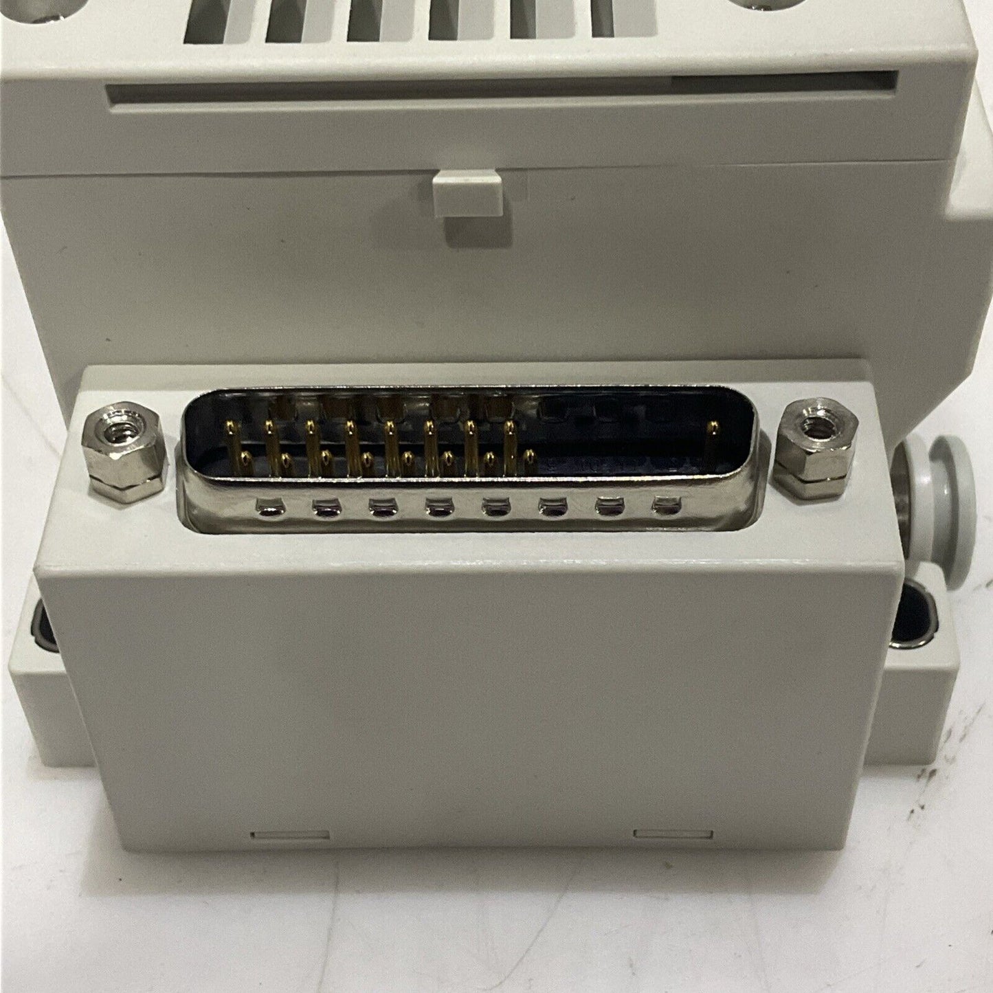 SMC VV5Q11-08C6FU0-NS-X50US VALVE PNEUMATIC MANIFOLD BASE U3S