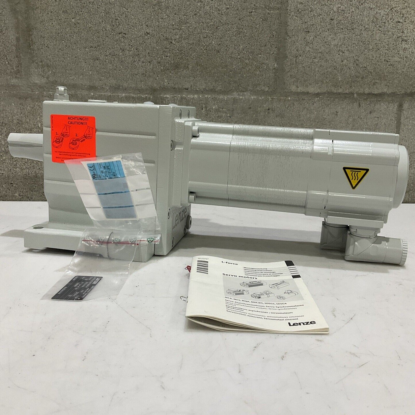 LENZE MCS 09H41LRS0B0-Z0D0-ST500N-R2SU GST05-2S 09HC41 SERVO MOTOR 160V U3S
