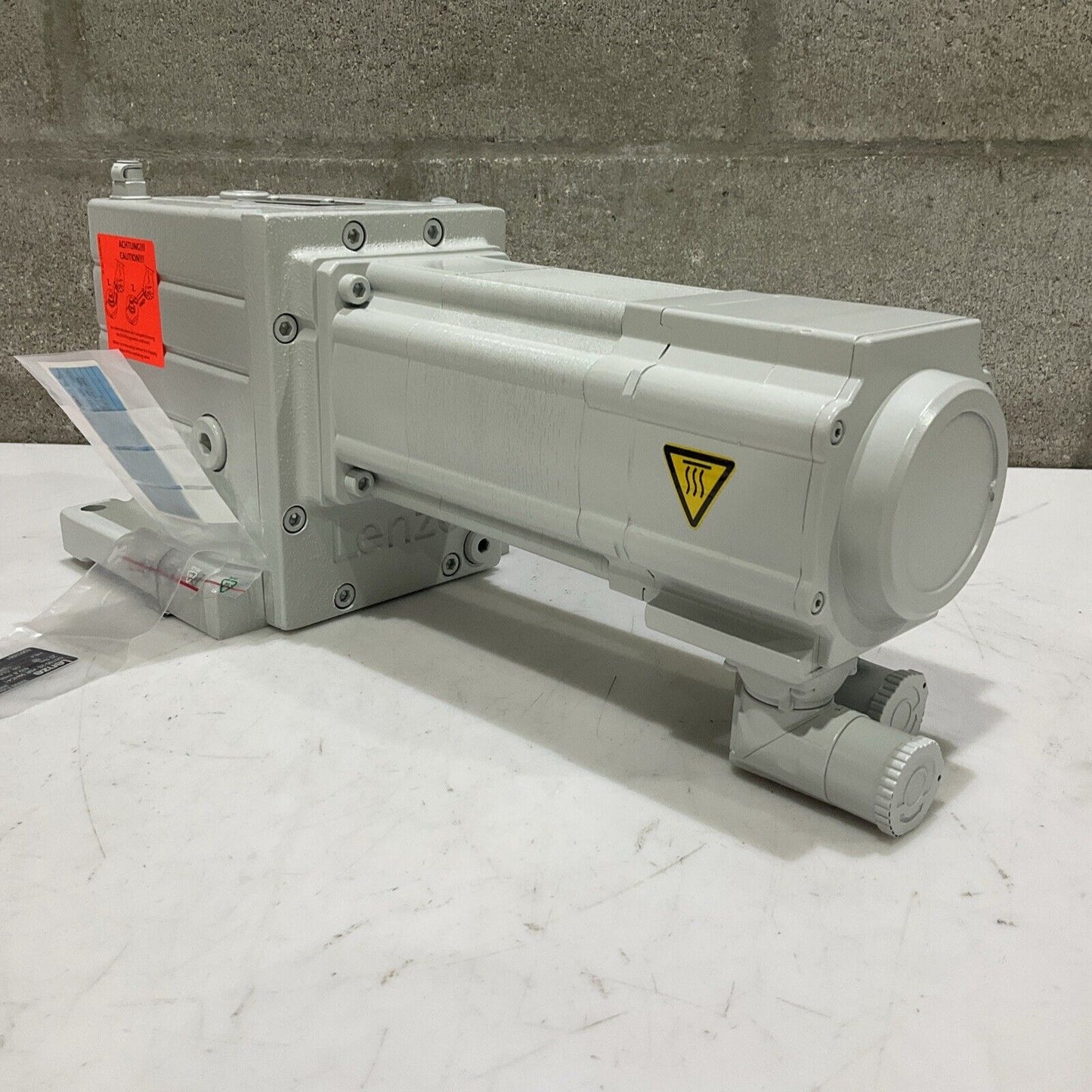 LENZE MCS 09H41LRS0B0-Z0D0-ST500N-R2SU GST05-2S 09HC41 SERVO MOTOR 160V U3S