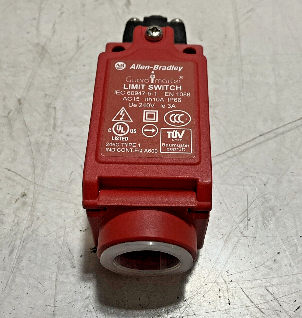 A-B ALLEN-BRADLEY 440P-CRPS11B A GUARD MASTER LIMIT SWITCH RM6