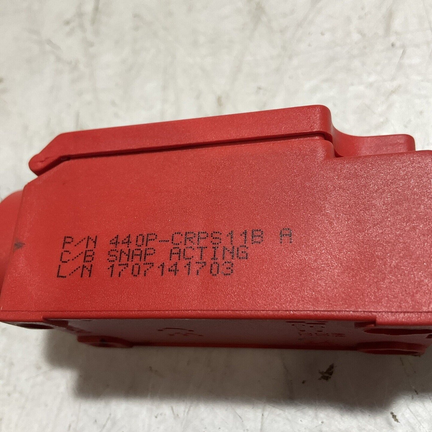 A-B ALLEN-BRADLEY 440P-CRPS11B A GUARD MASTER LIMIT SWITCH RM6