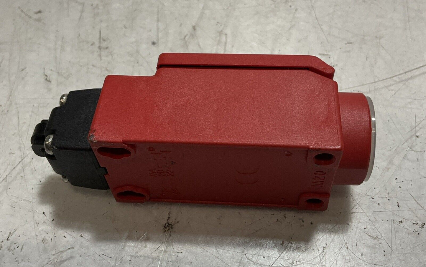 A-B ALLEN-BRADLEY 440P-CRPS11B A GUARD MASTER LIMIT SWITCH RM6