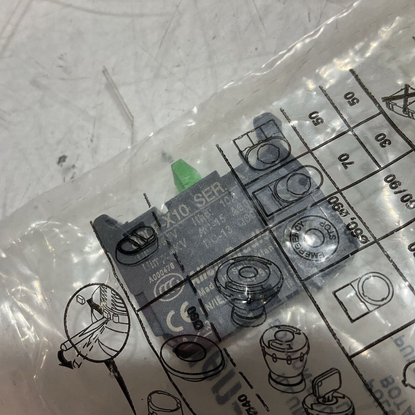 A-B ALLEN-BRADLEY 800FP-LF4PN3RX11 ILLUMINATED FLUSH PUSH BUTTON RED U3S