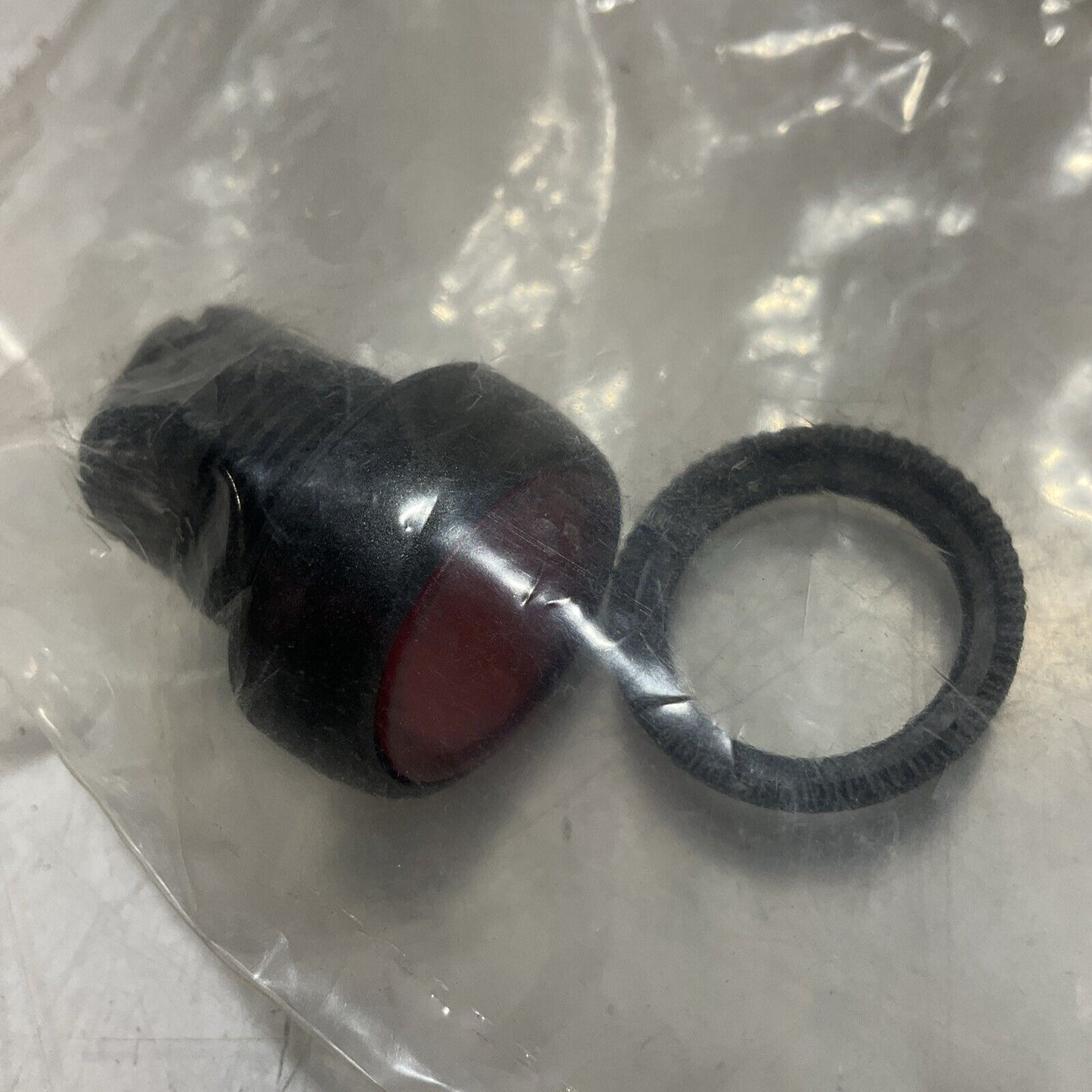 A-B ALLEN-BRADLEY 800FP-LF4PN3RX11 ILLUMINATED FLUSH PUSH BUTTON RED U3S