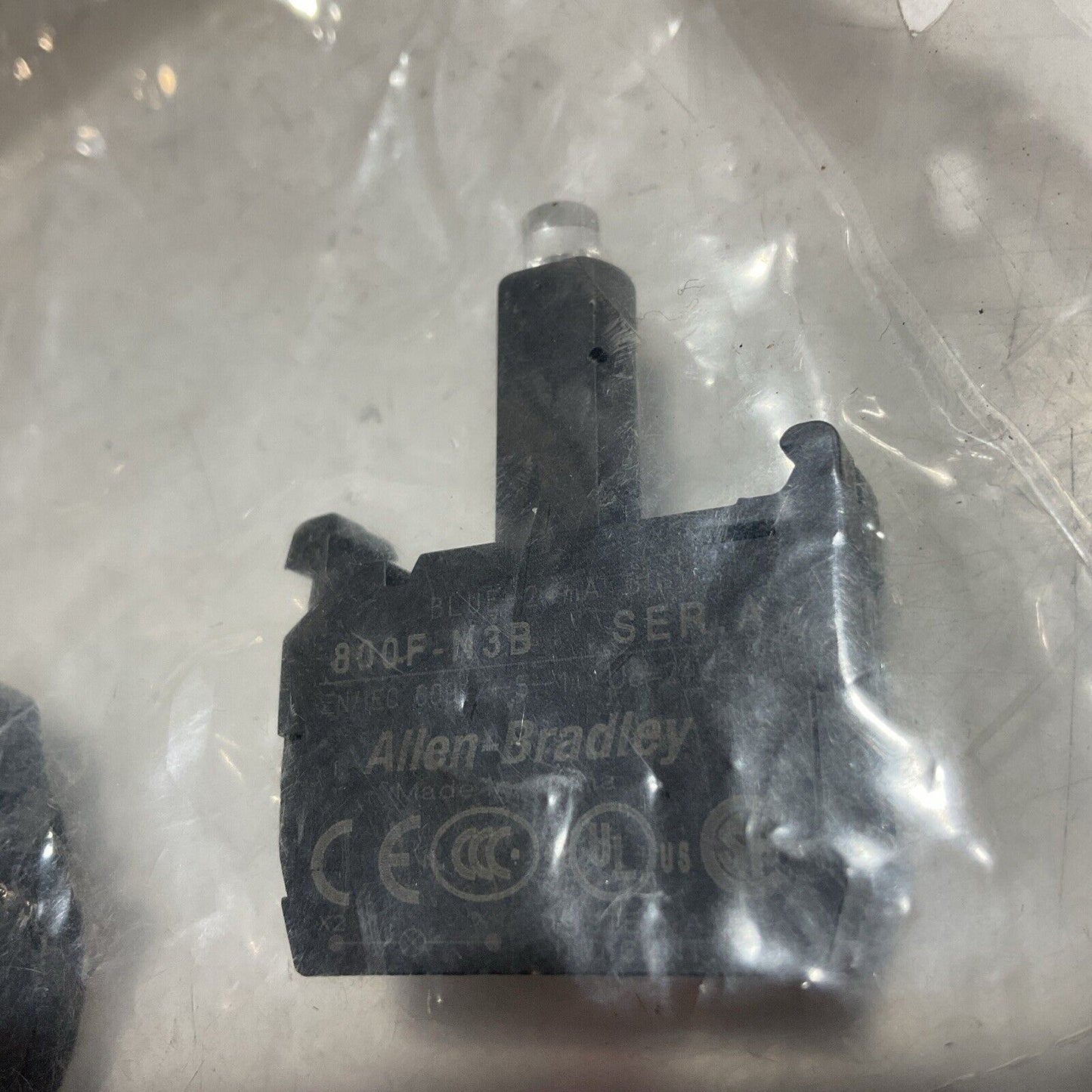 A-B ALLEN - BRADLEY 800FP-P6PN3B PILOT LIGHT BLUE FLUSH LED 24VDC U3S